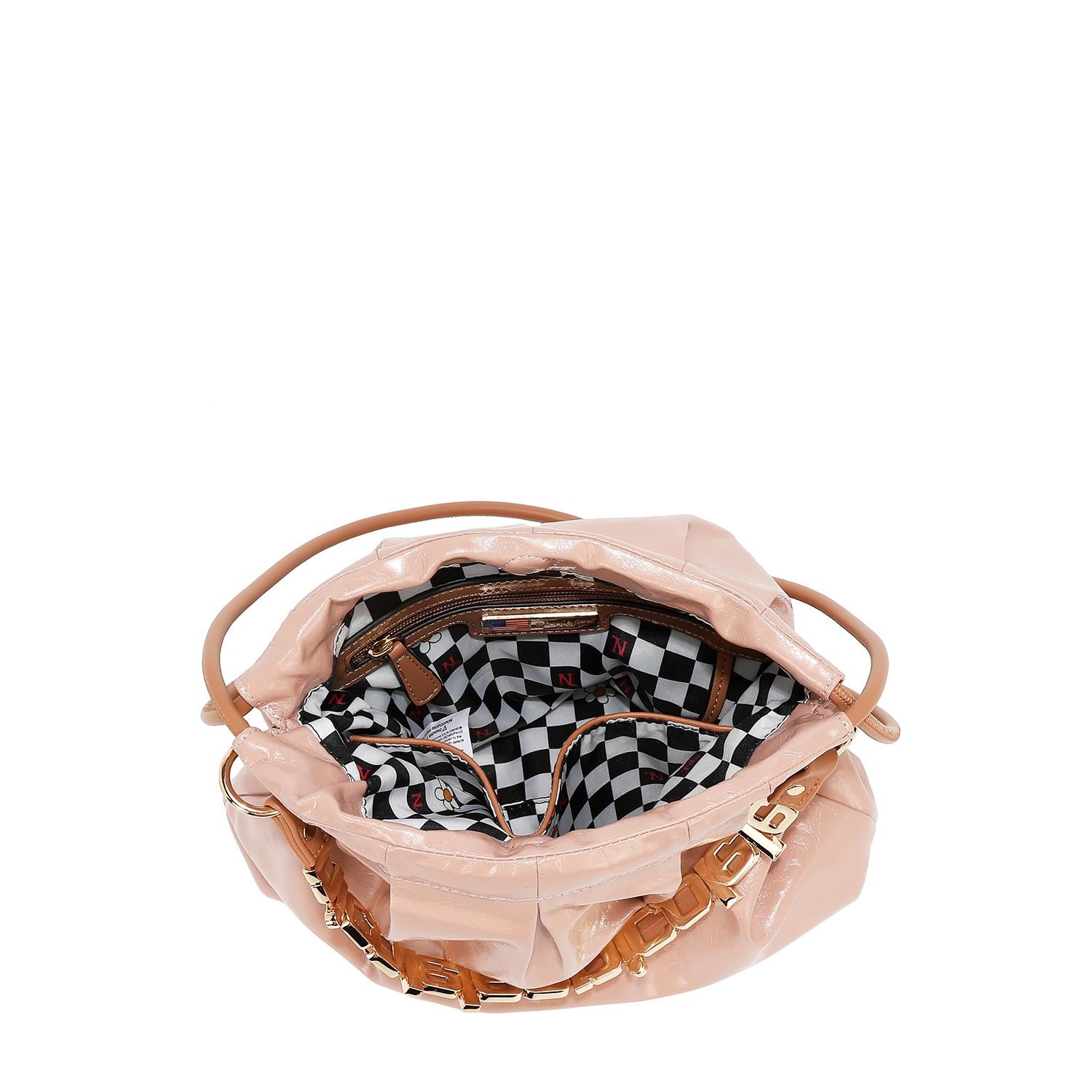 Bolsa satchel Nicole Lee acabado brillante y llavero FW25