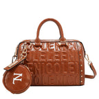 Bolsa boston Nicole Lee en relieve con monedero FW25