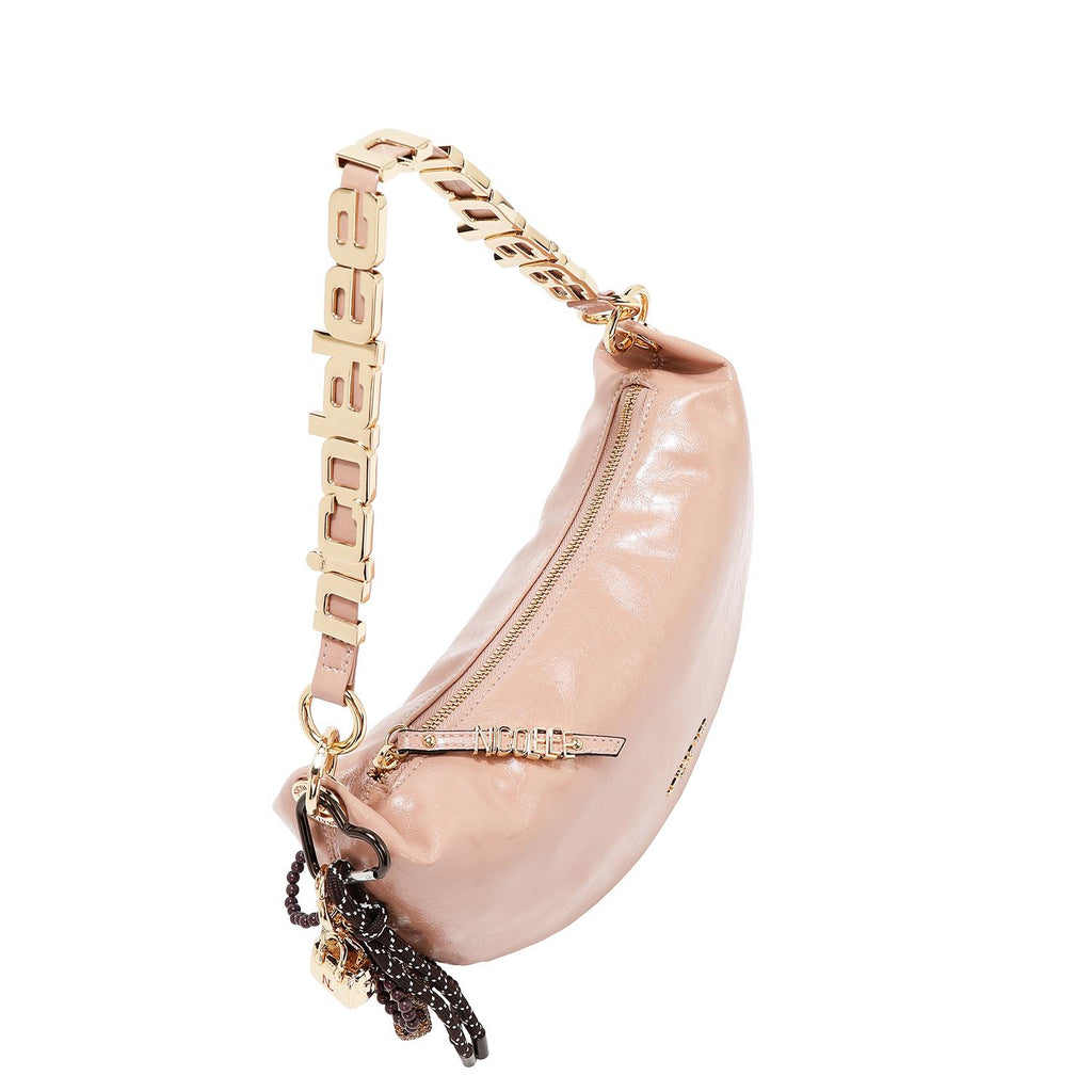 Bolsa media luna Nicole Lee acabado brillante y llavero FW25