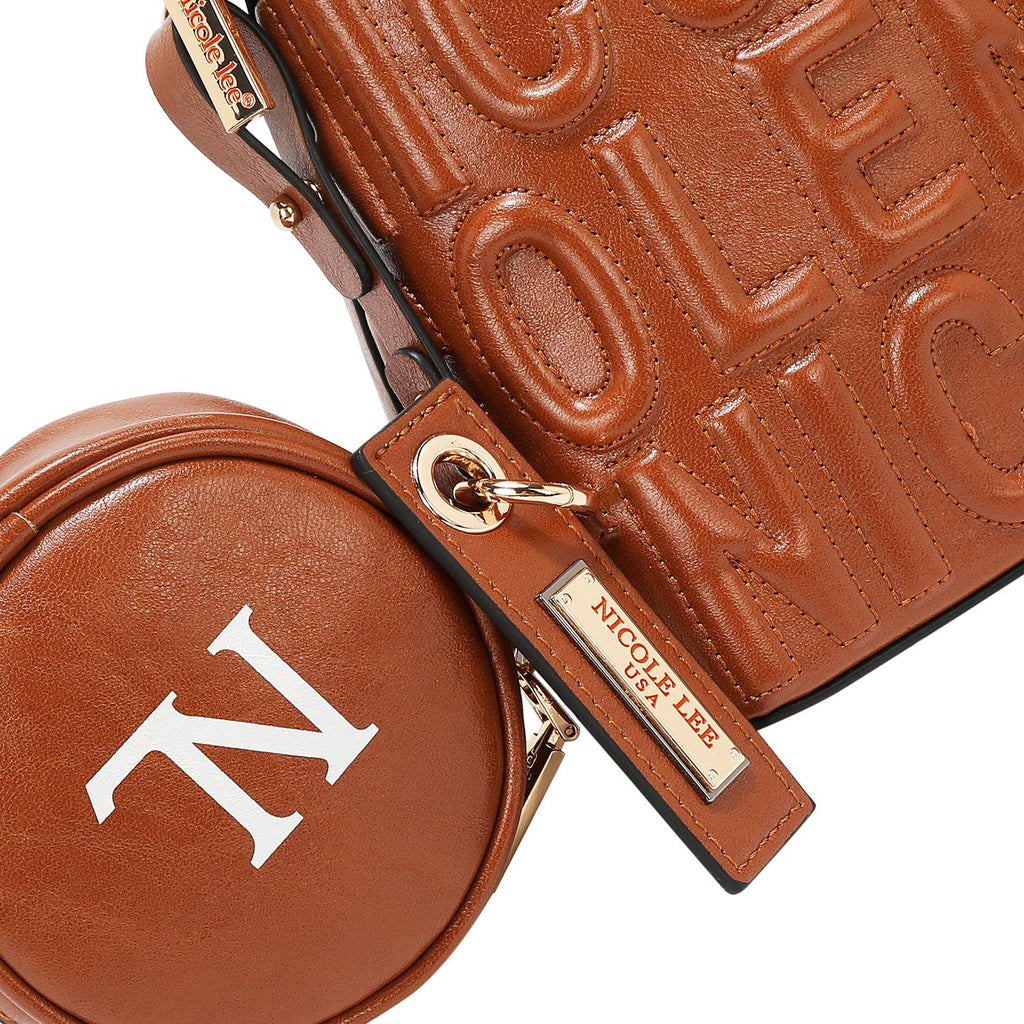 Bolsa dome Nicole Lee en relieve con monedero FW25