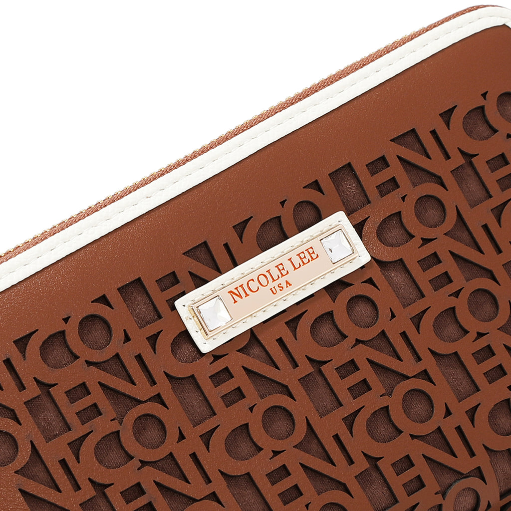 Cartera Nicole Lee De Cierre Con Logo En Corte Laser FW26