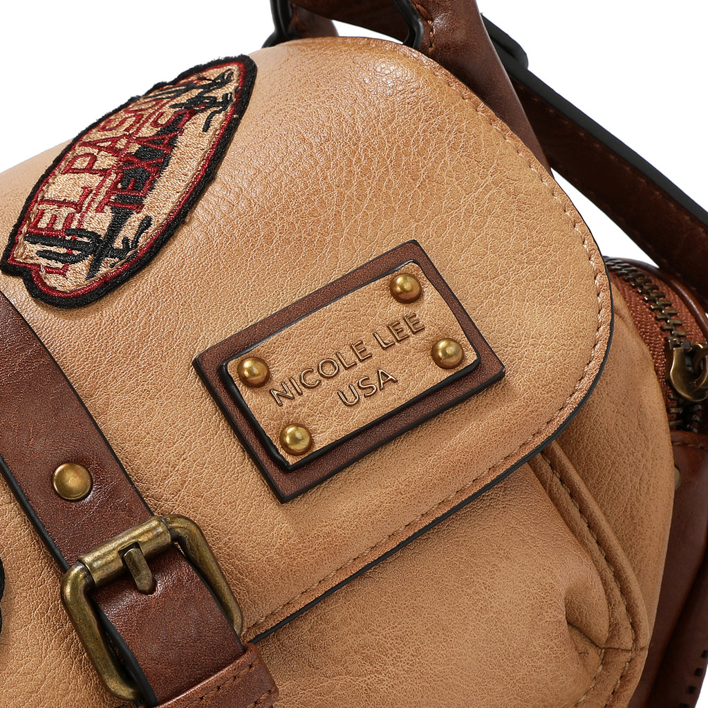 Bolsa Mensajera Nicole Lee Vintage Con Parches FW25