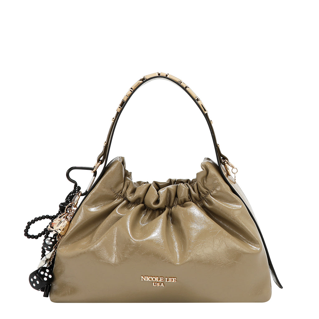 Bolsa de mano Nicole Lee acabado brillante y llavero FW25