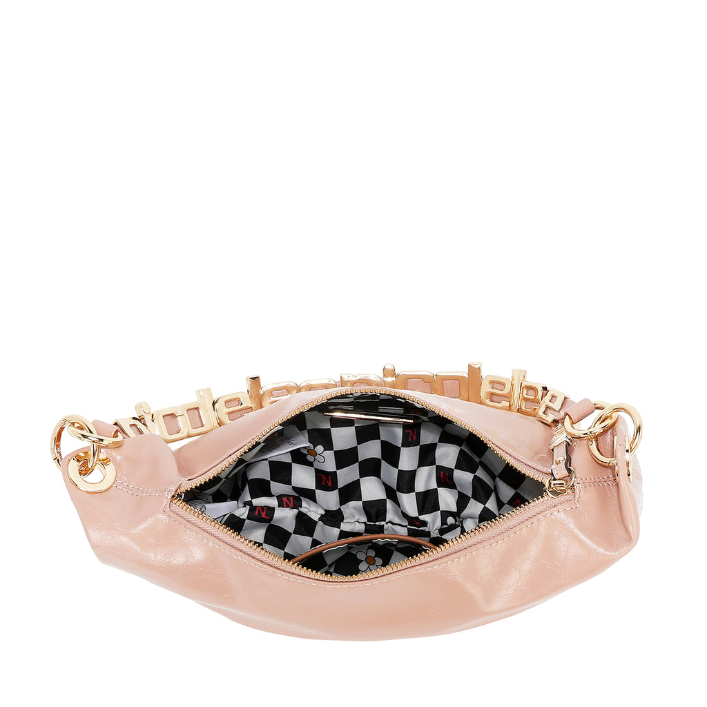 Bolsa media luna Nicole Lee acabado brillante y llavero FW25