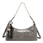 Bolsa baguette Nicole Lee acabado brillante y llavero FW25