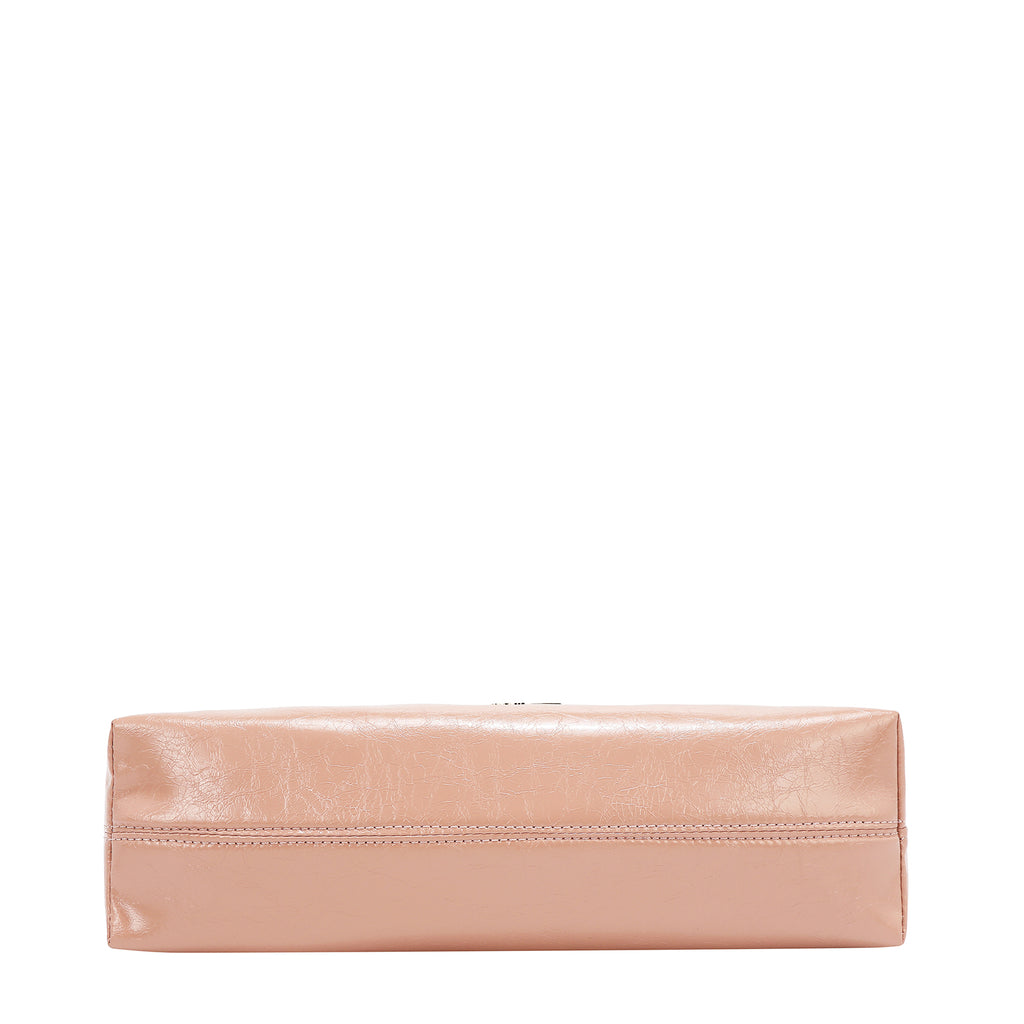 Bolsa baguette Nicole Lee acabado brillante y llavero FW25