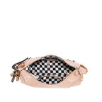 Bolsa baguette Nicole Lee acabado brillante y llavero FW25