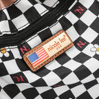 Bolsa baguette Nicole Lee acabado brillante y llavero FW25