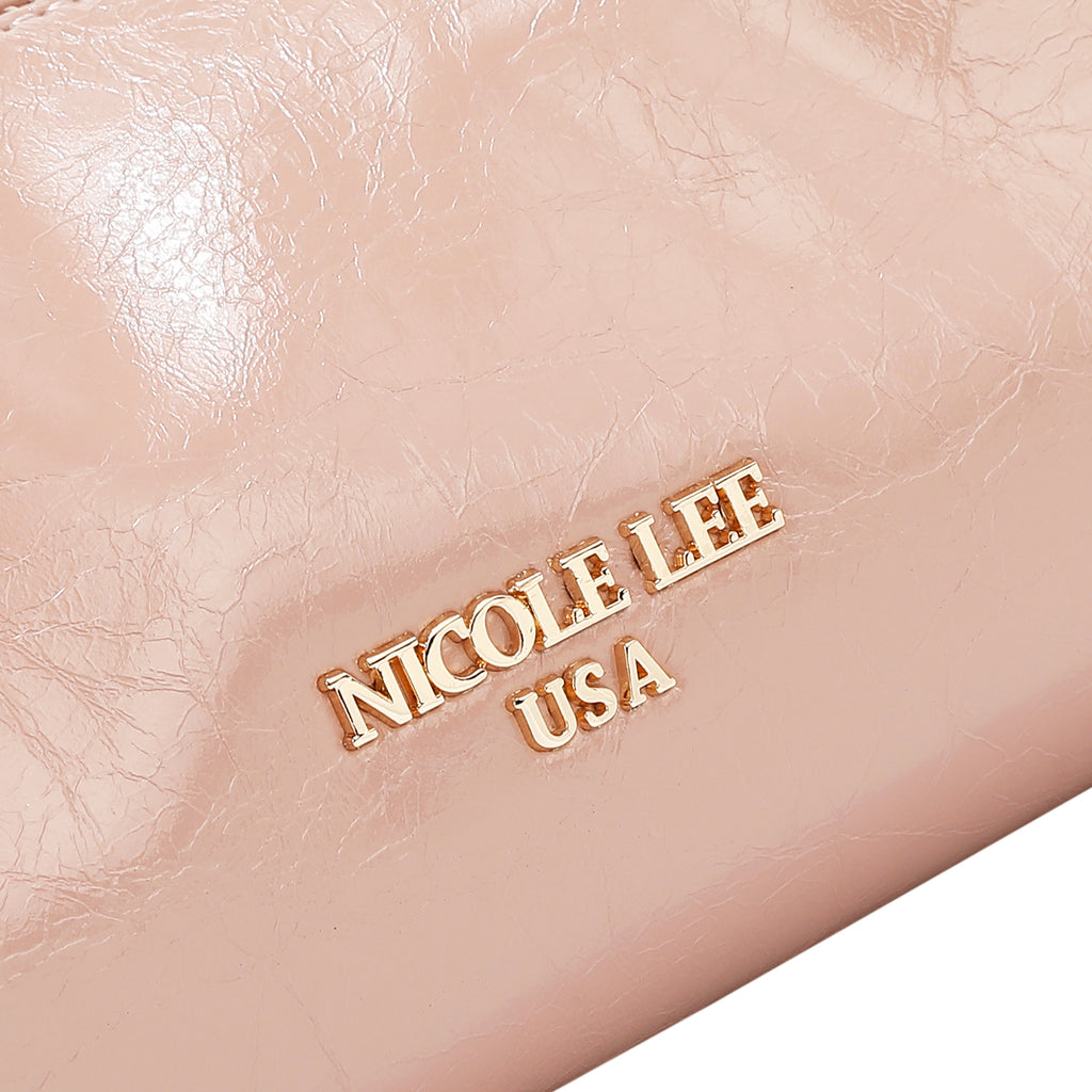 Bolsa baguette Nicole Lee acabado brillante y llavero FW25