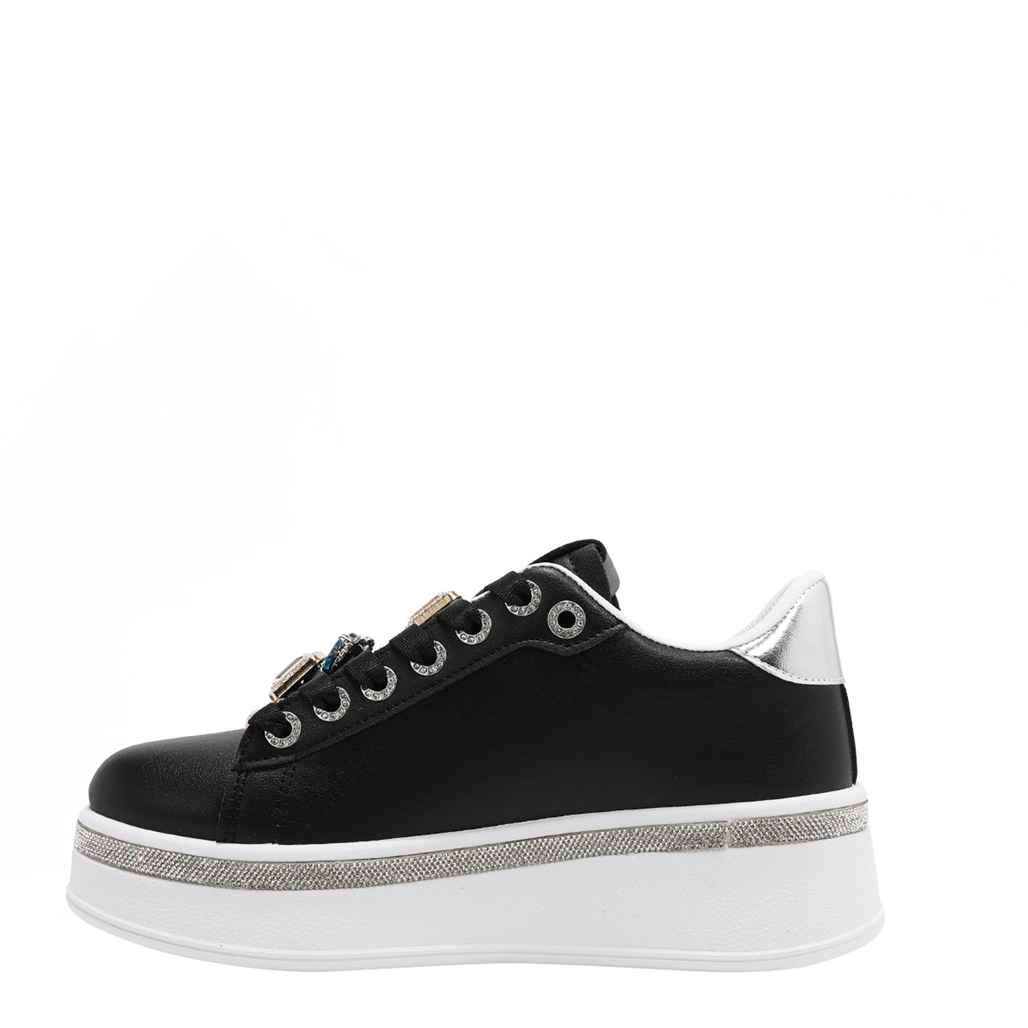 Tenis con charms y plataforma Nicole Lee Samantha FW25