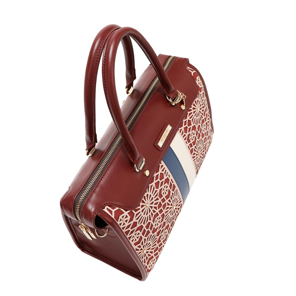 Bolsa boston Nicole Lee en corte láser y pedrería FW25