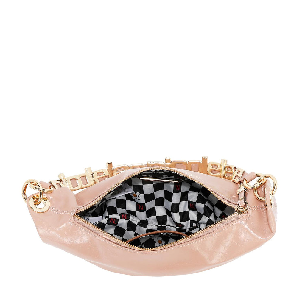 Bolsa media luna Nicole Lee acabado brillante y llavero FW25