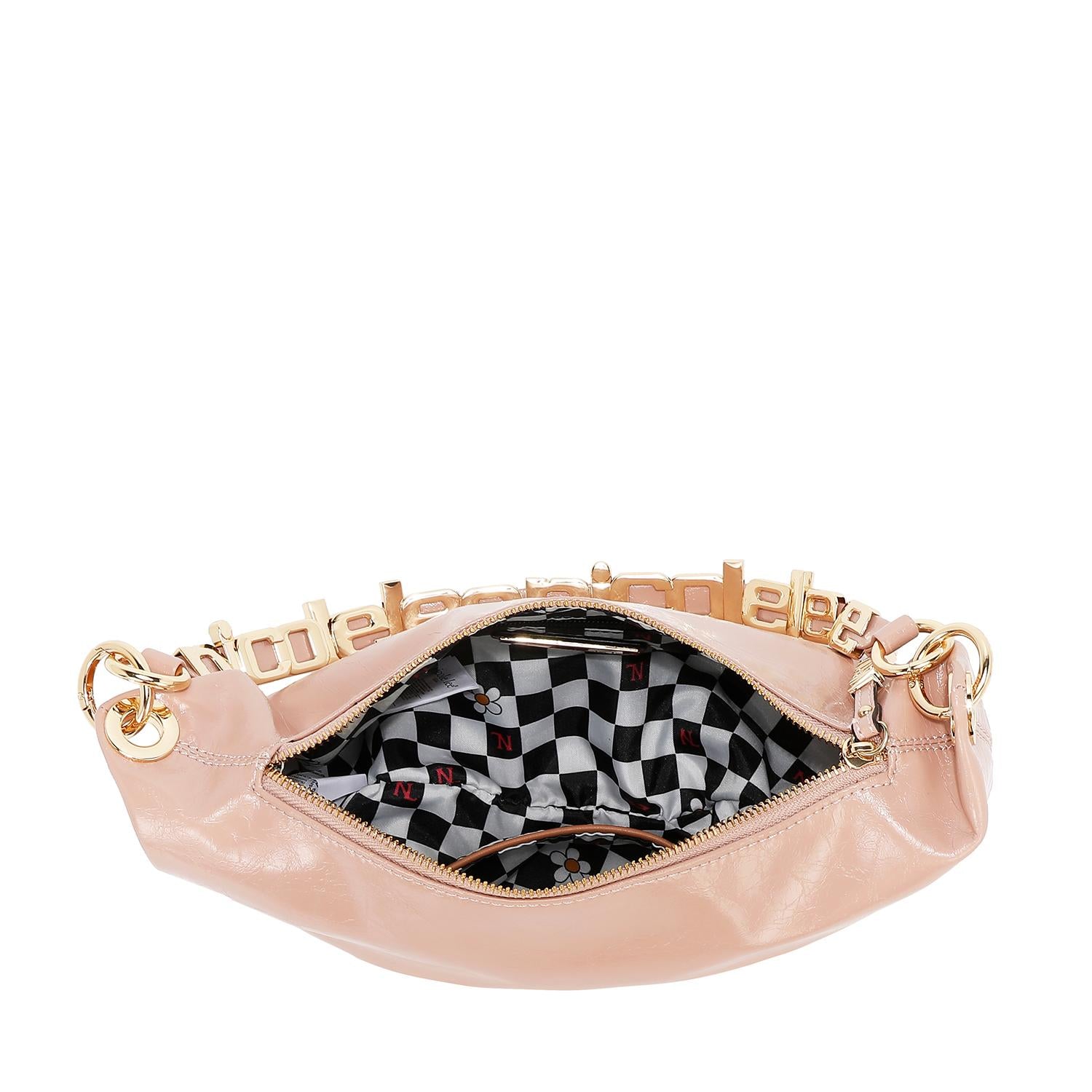 Bolsa media luna Nicole Lee acabado brillante y llavero FW25