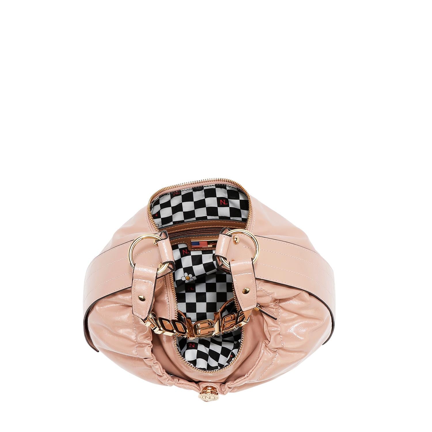 Bolsa hobo Nicole Lee acabado brillante y llavero FW25