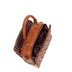 Bolsa de mano Nicole Lee en relieve y con monedero FW25