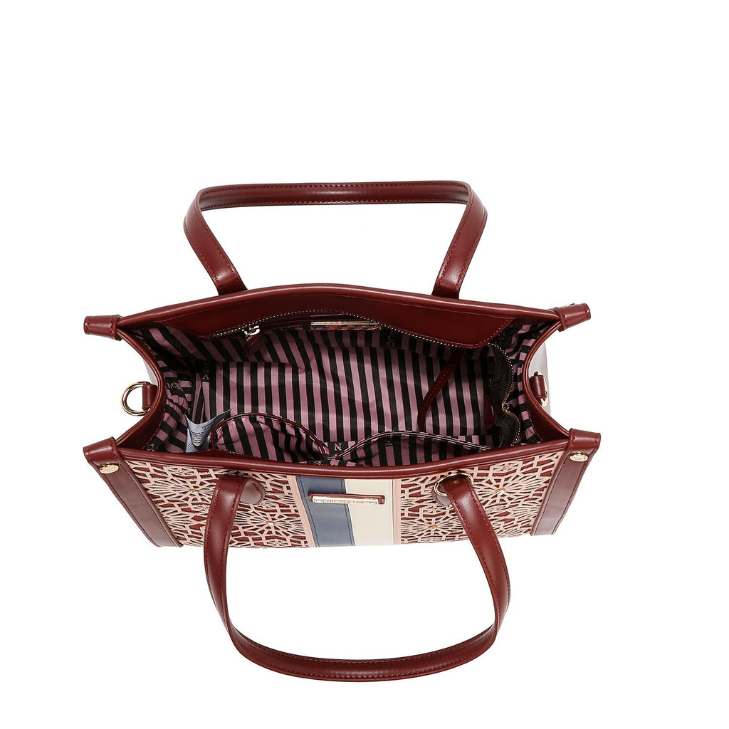 Bolsa cuadrada Nicole Lee en corte láser y pedrería FW25