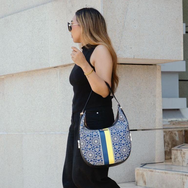 Bolsa hobo Nicole Lee en corte láser y pedrería FW25